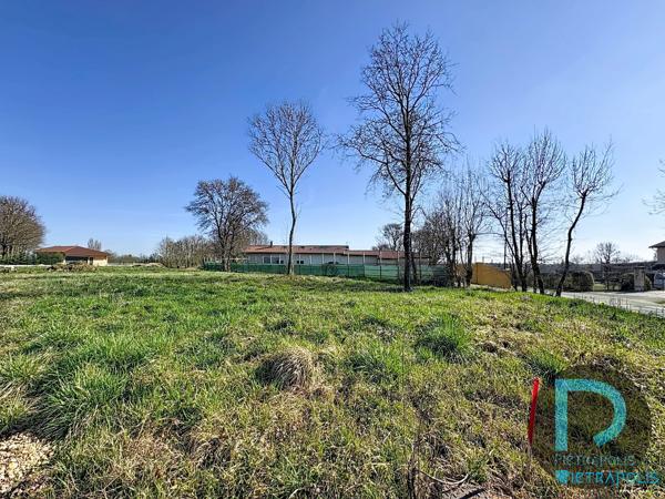 PERREX - TERRAIN A BATIR 783 M²