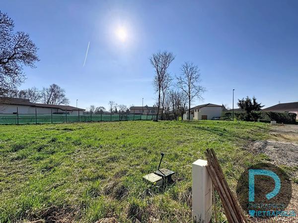 PERREX - TERRAIN A BATIR 783 M²