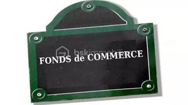 Fonds de commerce Café - Bar Licence IV- Tabac - Presse à vendre, très bien situé, dans le bas du quartier Sainte-Anne, à proximité de la gare d'Amiens. Au RDC : Salle de café, cuisine, arrière-salle, toilette séparé. Au premier étage, vous trouverez un bel appartement d'environ 65 m2 composé de 2 chambres avec un grenier. Vous jouirez également de dépendances et d'une cour. Appelez-moi pour plus d'informations !