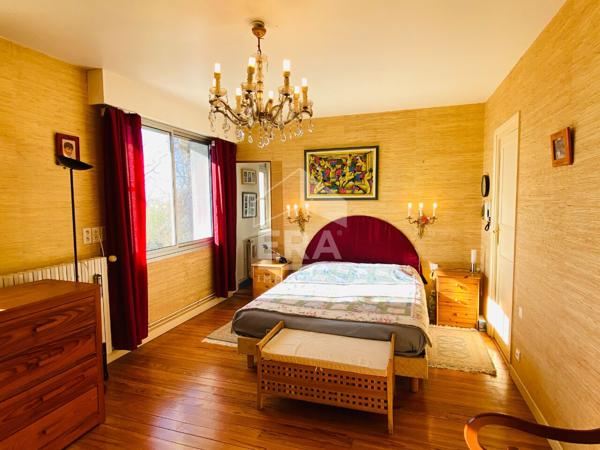 Élégante Maison de Maître à Peyrehorade - Un Écrin de Charme et de Sérénité