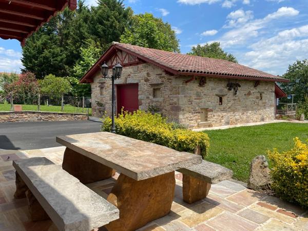 À vendre - Maison traditionnelle, 5 pièces située à Saint-Pée-sur-Nivelle (64310)