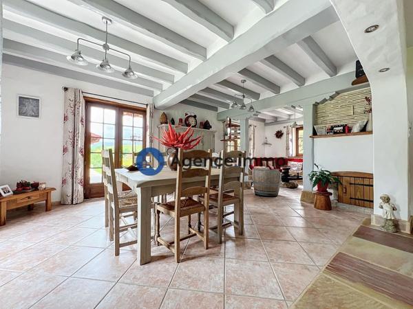 À vendre - Maison traditionnelle, 5 pièces située à Saint-Pée-sur-Nivelle (64310)
