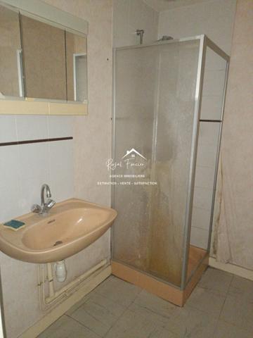 Dans un hameau, avec vue sur la campagne