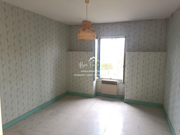 Dans un hameau, avec vue sur la campagne