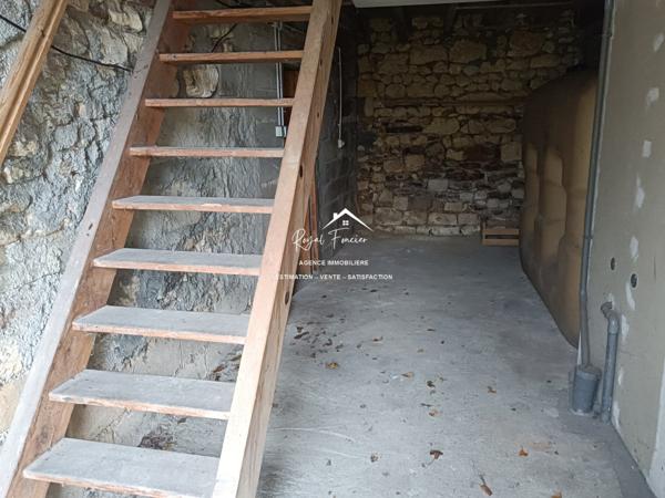 Dans un hameau, avec vue sur la campagne