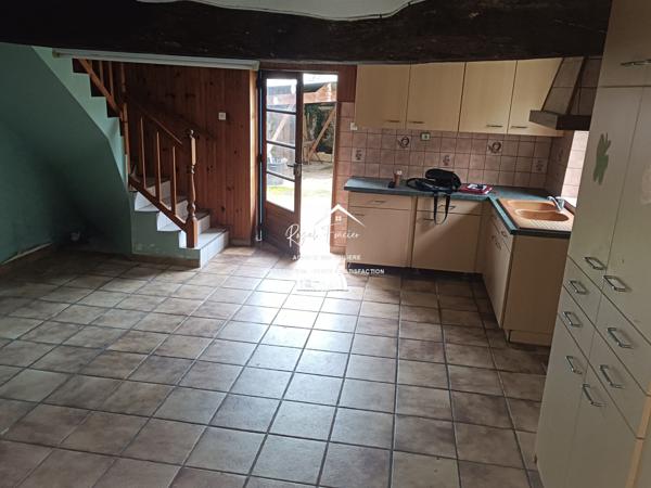 Dans un hameau, avec vue sur la campagne