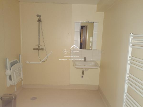 Dans un hameau, avec vue sur la campagne