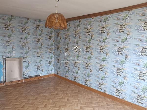 Dans un hameau, avec vue sur la campagne