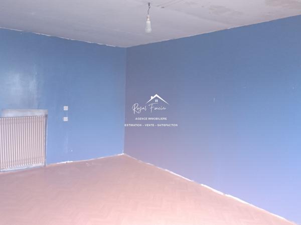 Dans un hameau, avec vue sur la campagne