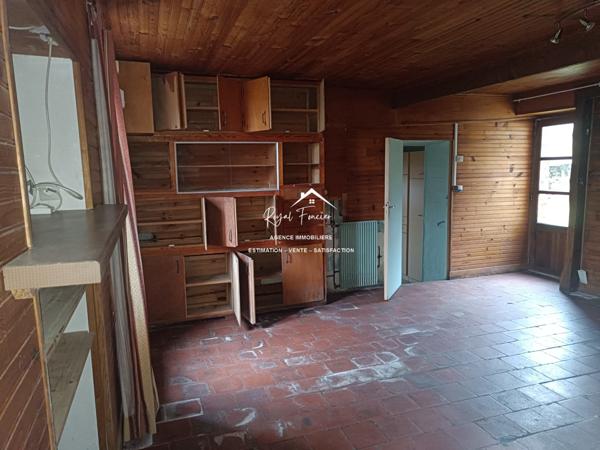 Dans un hameau, avec vue sur la campagne