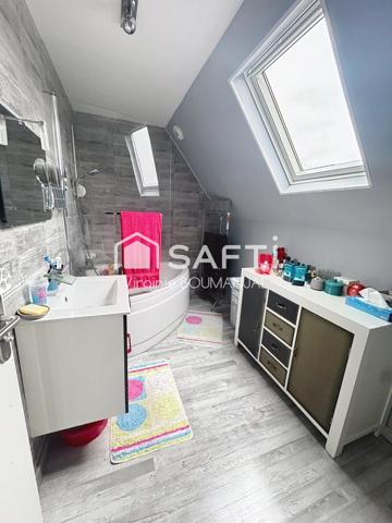 Maison semi-mitoyenne 3-4 chambres avec garage.