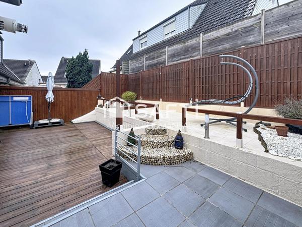 Maison semi-mitoyenne 3-4 chambres avec garage.