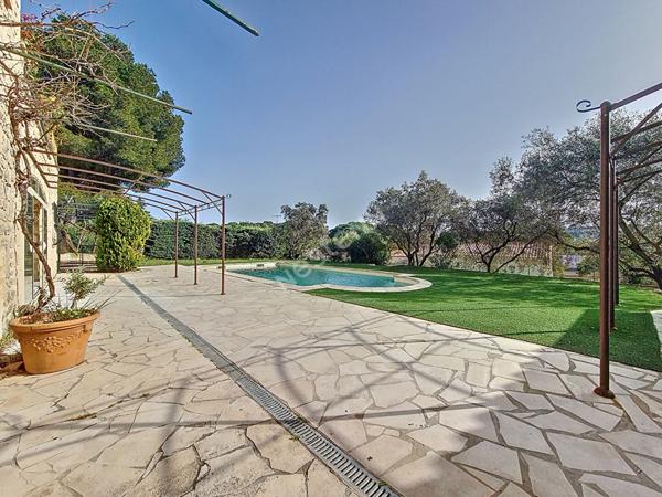 RARE ! APPARTEMENT AVEC PISCINE ET TERRAIN 370 m² SECTEUR CALME