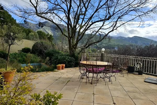 Grande maison au calme à 2 pas du village