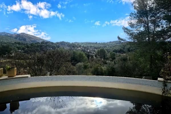 Grande maison au calme à 2 pas du village