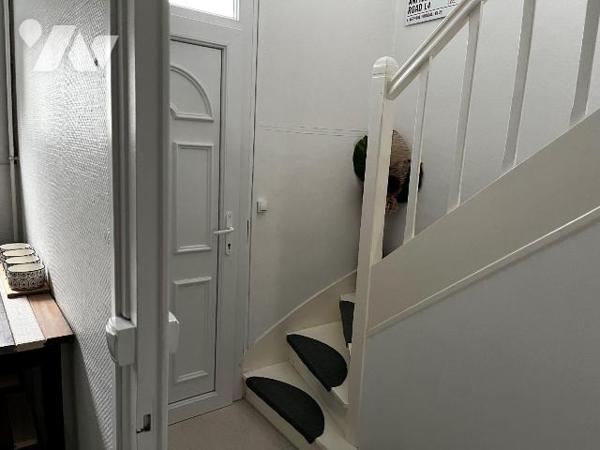 Maison mitoyenne au calme quartier Les MAILLETS/BELLEVUE  comprenant : 
- Au-rez-de-chaussée :...