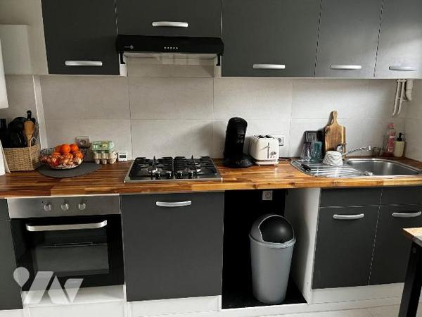 Maison mitoyenne au calme quartier Les MAILLETS/BELLEVUE  comprenant : 
- Au-rez-de-chaussée :...