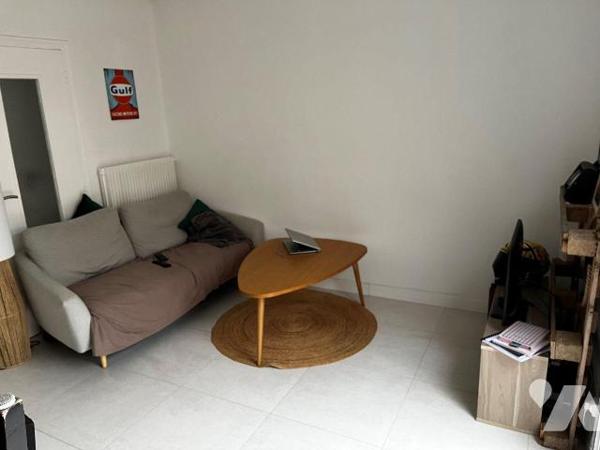 Maison mitoyenne au calme quartier Les MAILLETS/BELLEVUE  comprenant : 
- Au-rez-de-chaussée :...