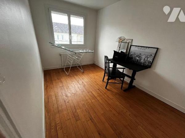 Maison mitoyenne au calme quartier Les MAILLETS/BELLEVUE  comprenant : 
- Au-rez-de-chaussée :...