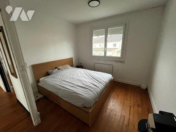 Maison mitoyenne au calme quartier Les MAILLETS/BELLEVUE  comprenant : 
- Au-rez-de-chaussée :...