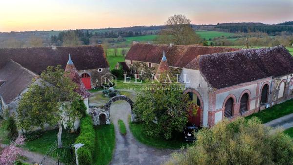 Ferme-manoir du XVIème siècle dans un site protégé de 2ha, en Suisse Normande