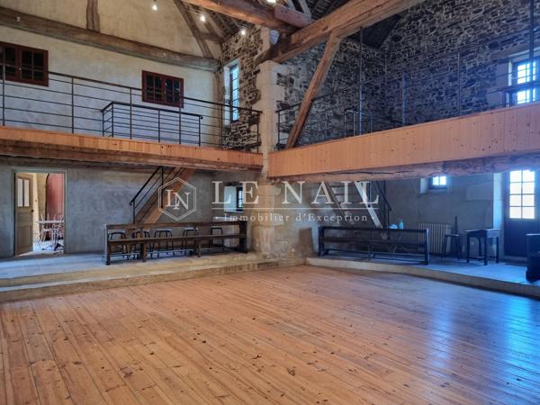 Ferme-manoir du XVIème siècle dans un site protégé de 2ha, en Suisse Normande
