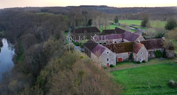 Ferme-manoir du XVIème siècle dans un site protégé de 2ha, en Suisse Normande