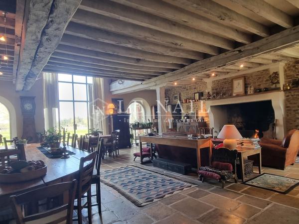 Ferme-manoir du XVIème siècle dans un site protégé de 2ha, en Suisse Normande