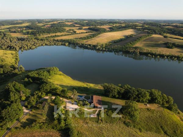 Propriété exceptionnelle 9 pièces et 22 hectares en bord de lac - Gers