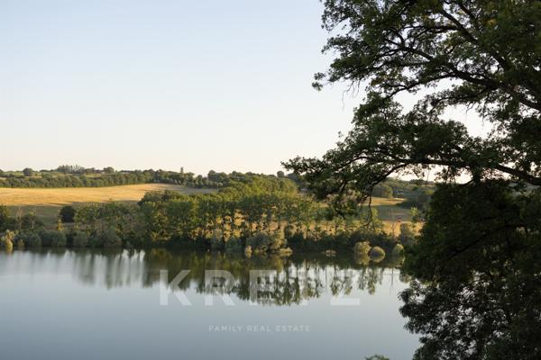Propriété exceptionnelle 9 pièces et 22 hectares en bord de lac - Gers