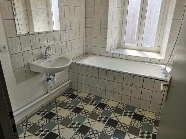 Immeuble de rapport 300M2 proche Suisse