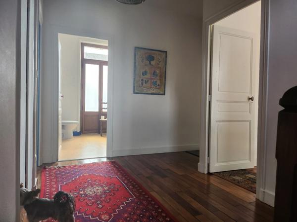 Belle et grande maison de ville