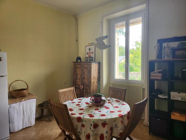 Belle et grande maison de ville