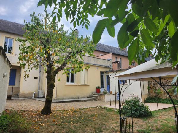 Belle et grande maison de ville