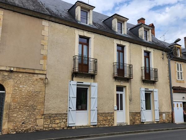 Belle et grande maison de ville