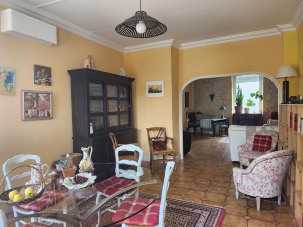 Belle et grande maison de ville