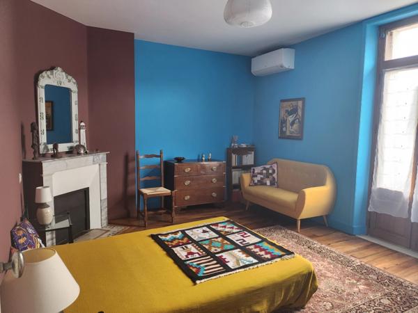 Belle et grande maison de ville