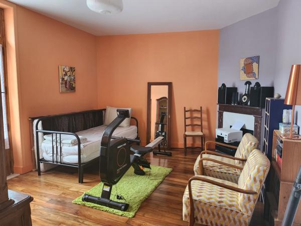 Belle et grande maison de ville