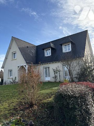 Fondettes - Maison familiale avec piscine sur jardin clos 1605 m2