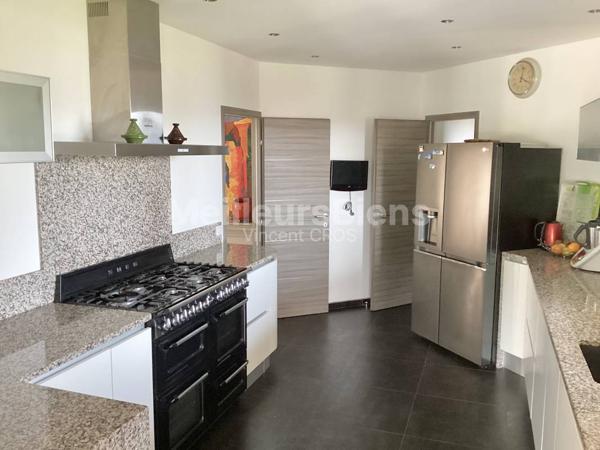 Villa 7 pièces 249m²