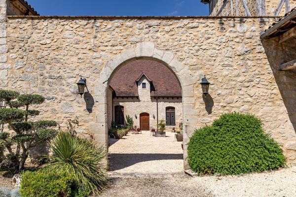 Vente Maison de luxe Villeneuve-sur-Lot 28 Pièces 875 m²