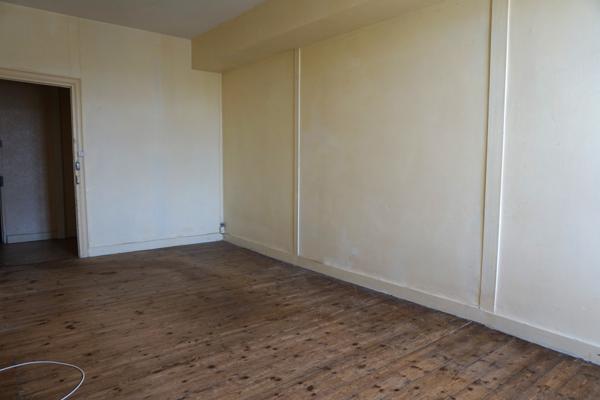 LOCAL COMMERCIAL 77 m2 avec logement 77 m2