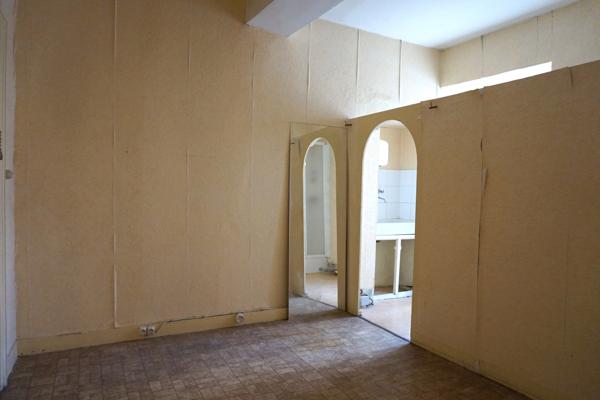 LOCAL COMMERCIAL 77 m2 avec logement 77 m2