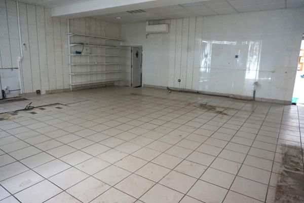 LOCAL COMMERCIAL 77 m2 avec logement 77 m2