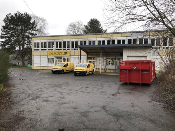 LOCAL de 940m2 sur un parking de 8000m2