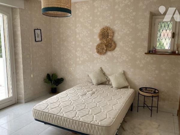 Villa dans parc arboré avec piscine