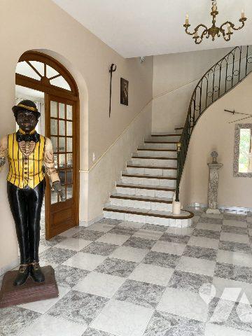 Villa dans parc arboré avec piscine