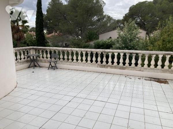 Villa dans parc arboré avec piscine