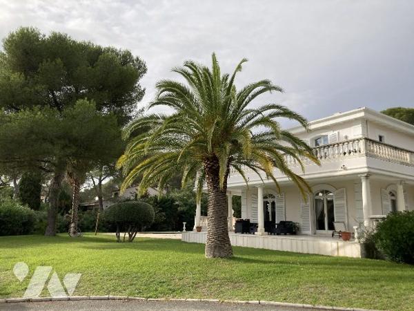 Villa dans parc arboré avec piscine
