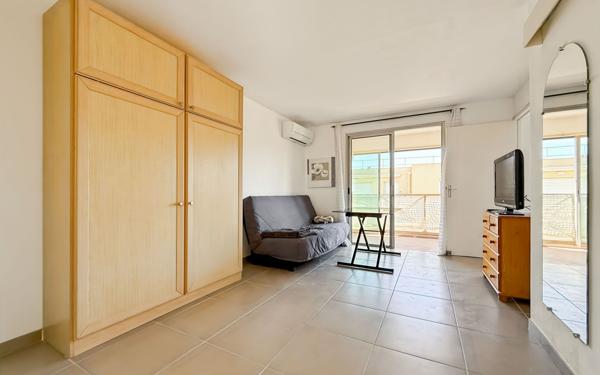 Appartement à vendre    1 pièce • 25,61 m2 Fréjus